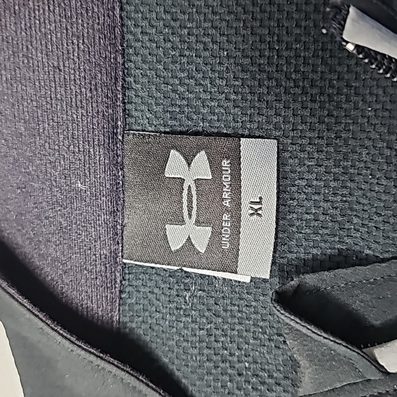 UNDER Armour XL black and gray zip up jacket - Picture 5 of 6